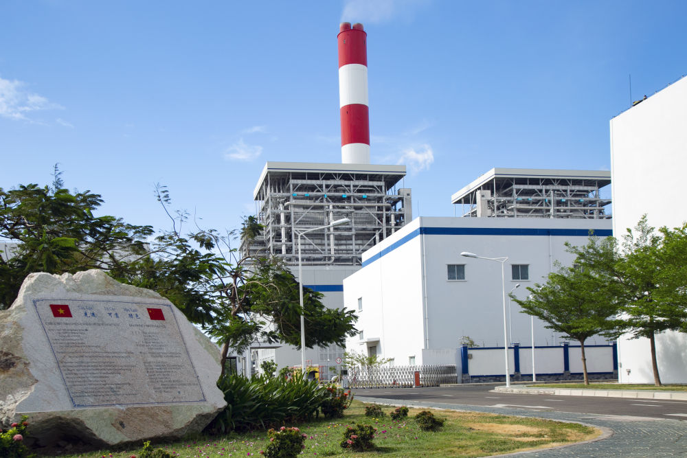 这是2021年3月24日在越南平顺省拍摄的越南永新燃煤电厂一期BOT项目厂区。新华社发(南方电网越南永新公司供图)